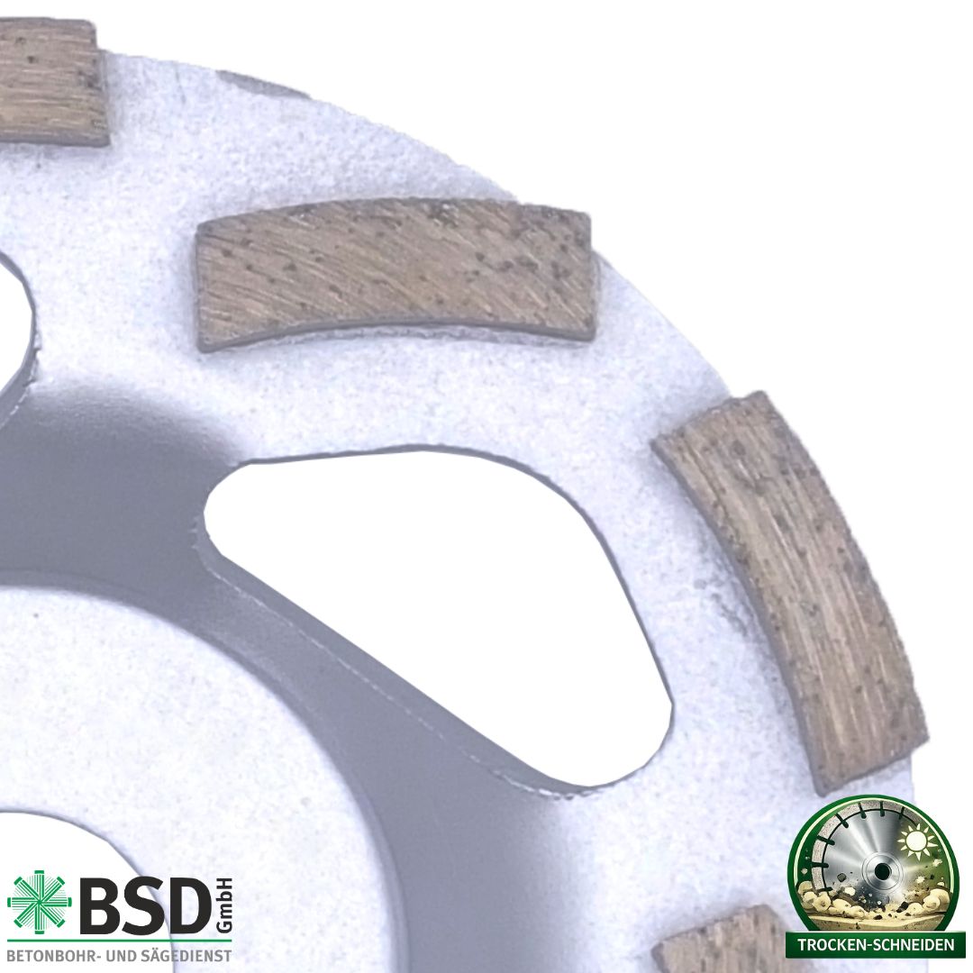Dank der hochwertigen Diamantbestückung eignet sich dieser Diamant Schleifteller für präzise Schleifarbeiten in verschiedenen Werkstoffen wie z.B.:
- Beton
- Harter Kleber
- Putz